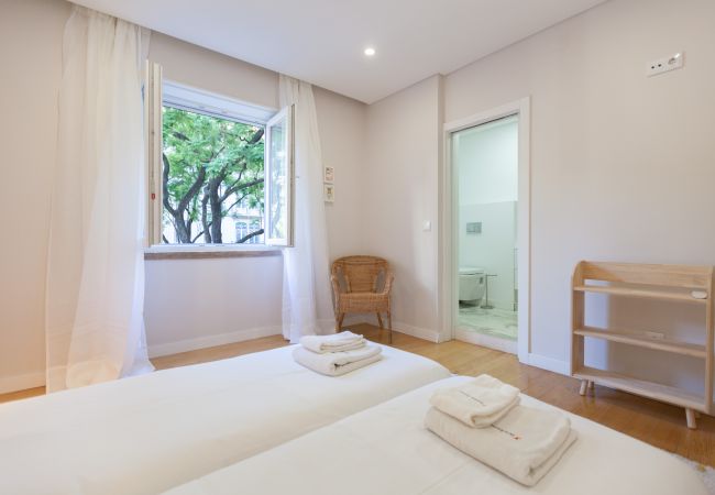 Apartment in Lisbon - Gulbenkian Apartment with Balcony Apartment in Lisbon - Gulbenkian Apartment with Balcony
