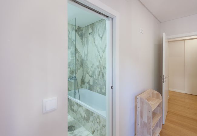 Apartment in Lisbon - Gulbenkian Apartment with Balcony Apartment in Lisbon - Gulbenkian Apartment with Balcony