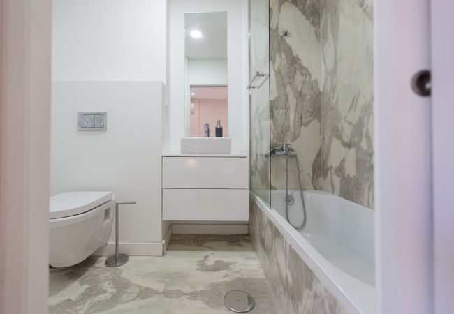 Apartment in Lisbon - Gulbenkian Apartment with Balcony Apartment in Lisbon - Gulbenkian Apartment with Balcony