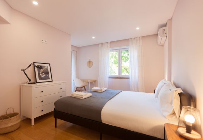 Apartment in Lisbon - Gulbenkian Apartment with Balcony Apartment in Lisbon - Gulbenkian Apartment with Balcony