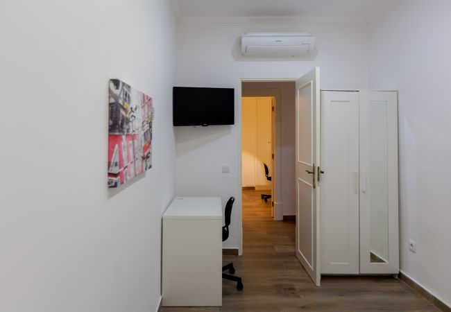 Rent by room in Lisbon - Alameda Guest House - Old Lisbon Room #4 Rent by room in Lisbon - Alameda Guest House - Old Lisbon Room #4