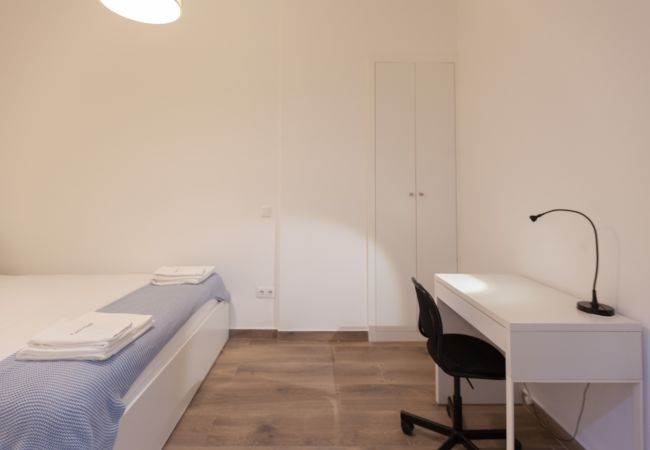 Rent by room in Lisbon - Alameda Guest House - Portuguese Tiles Room #5 Rent by room in Lisbon - Alameda Guest House - Portuguese Tiles Room #5