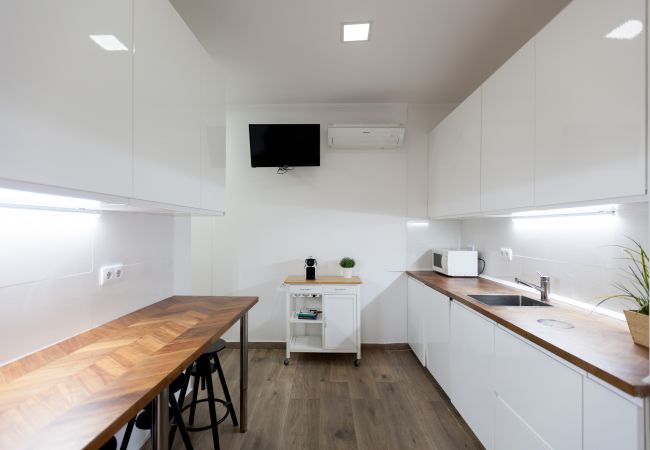 Rent by room in Lisbon - Alameda Guest House - Artwork Room #6 Rent by room in Lisbon - Alameda Guest House - Artwork Room #6