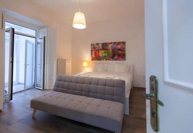 Rent by room in Lisbon - Alameda Guest House - Artwork Room #6 Rent by room in Lisbon - Alameda Guest House - Artwork Room #6