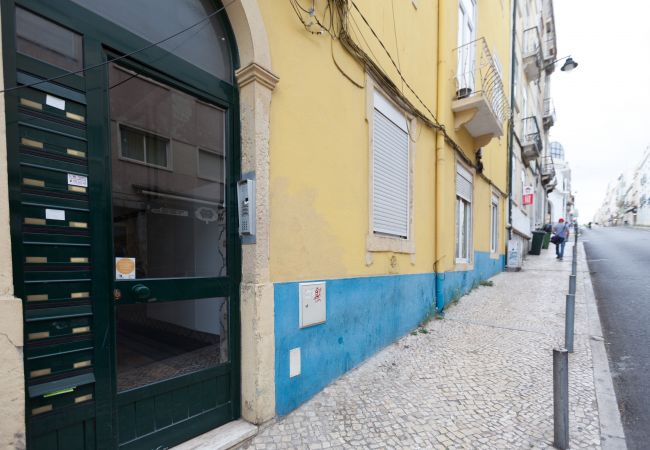 Rent by room in Lisbon - Alameda Guest House - Artwork Room #6 Rent by room in Lisbon - Alameda Guest House - Artwork Room #6