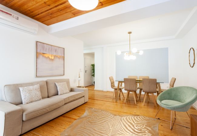 Apartamento em Lisboa - S. Bento Family Flat with Balcony