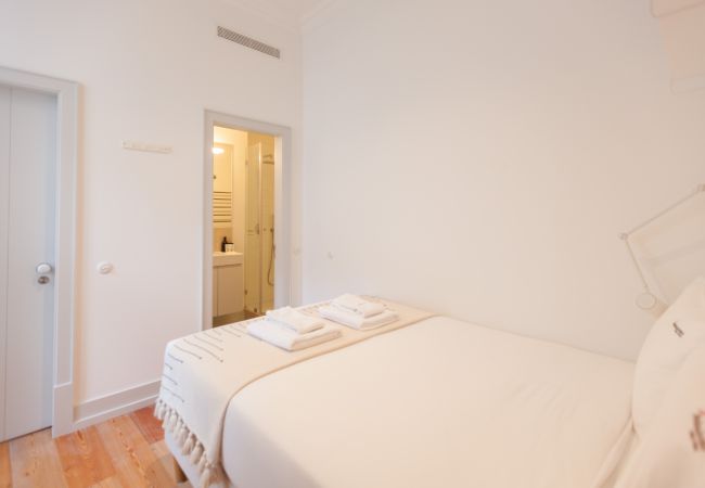 Apartamento em Lisboa - Bacalhoeiros Spacious Apartment