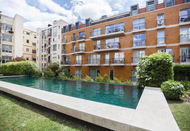 Apartamento em Lisboa - Arroios Elegant Retreat with Pool & Parking