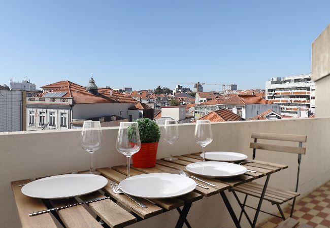 Apartamento em Porto - FLH Porto Spacious Apartment with Balcony