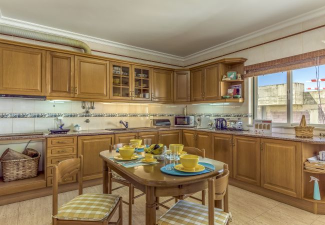 Apartamento em Lagoa - FLH Lagoa Sunny Flat with Balcony Apartamento em Lagoa - FLH Lagoa Sunny Flat with Balcony