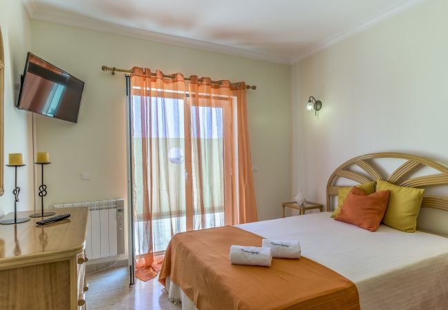 Apartamento em Lagoa - FLH Lagoa Sunny Flat with Balcony Apartamento em Lagoa - FLH Lagoa Sunny Flat with Balcony