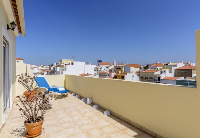 Apartamento em Lagoa - FLH Lagoa Sunny Flat with Balcony Apartamento em Lagoa - FLH Lagoa Sunny Flat with Balcony