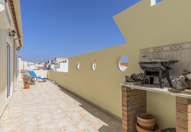 Apartamento em Lagoa - FLH Lagoa Sunny Flat with Balcony Apartamento em Lagoa - FLH Lagoa Sunny Flat with Balcony
