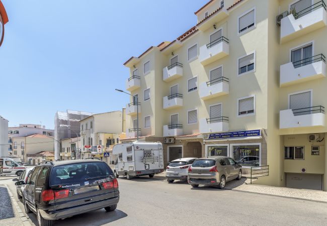 Apartamento em Lagoa - FLH Lagoa Sunny Flat with Balcony Apartamento em Lagoa - FLH Lagoa Sunny Flat with Balcony
