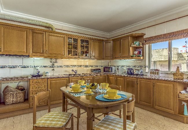 Apartamento em Lagoa - FLH Lagoa Sunny Flat with Balcony Apartamento em Lagoa - FLH Lagoa Sunny Flat with Balcony
