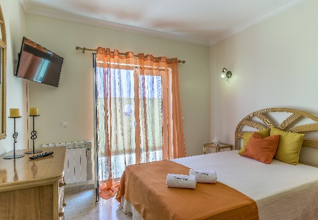 Apartamento em Lagoa - FLH Lagoa Sunny Flat with Balcony Apartamento em Lagoa - FLH Lagoa Sunny Flat with Balcony