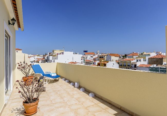 Apartamento em Lagoa - FLH Lagoa Sunny Flat with Balcony Apartamento em Lagoa - FLH Lagoa Sunny Flat with Balcony