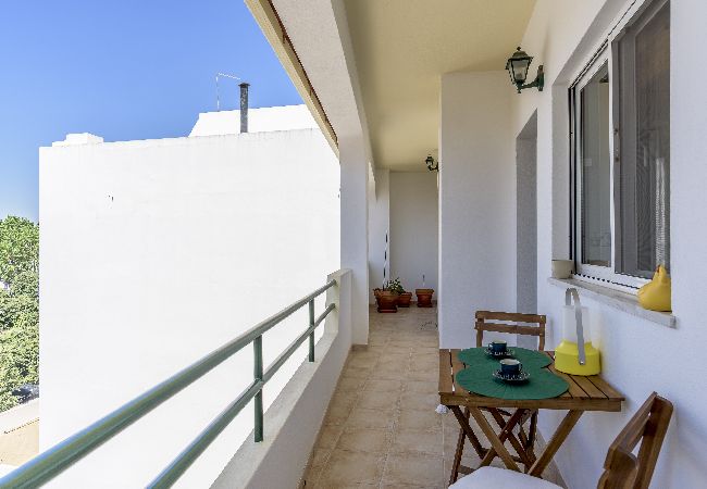 Apartamento em Lagoa - FLH Lagoa Sunny Flat with Balcony Apartamento em Lagoa - FLH Lagoa Sunny Flat with Balcony