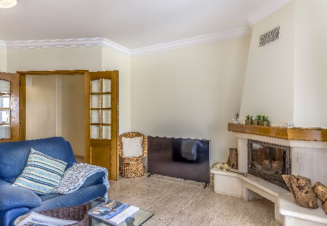 Apartamento em Lagoa - FLH Lagoa Sunny Flat with Balcony Apartamento em Lagoa - FLH Lagoa Sunny Flat with Balcony