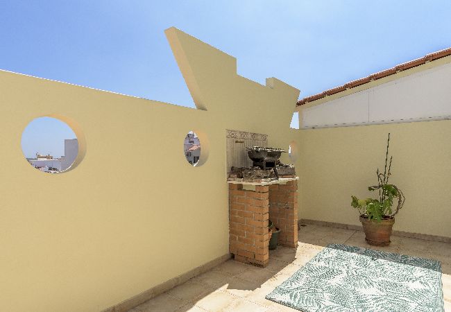 Apartamento em Lagoa - FLH Lagoa Sunny Flat with Balcony Apartamento em Lagoa - FLH Lagoa Sunny Flat with Balcony