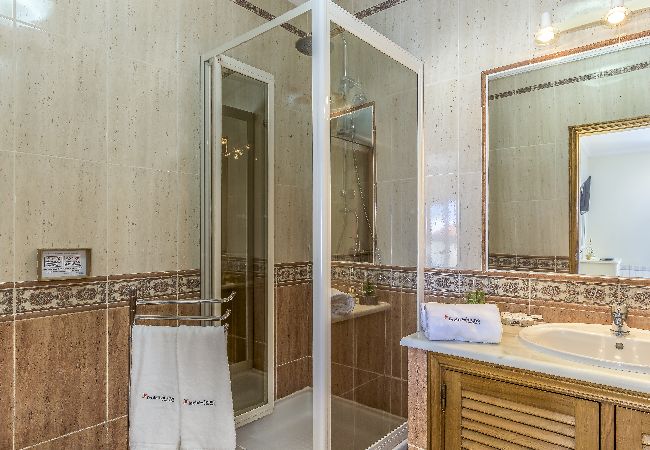 Apartamento em Lagoa - FLH Lagoa Sunny Flat with Balcony Apartamento em Lagoa - FLH Lagoa Sunny Flat with Balcony