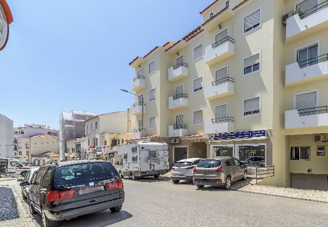 Apartamento em Lagoa - FLH Lagoa Sunny Flat with Balcony Apartamento em Lagoa - FLH Lagoa Sunny Flat with Balcony
