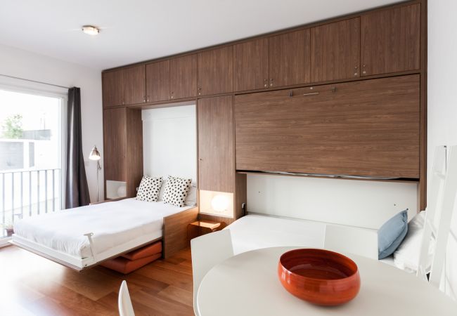 Estúdio em Lisboa - FLH S. Bento Foldable Color Studio Estúdio em Lisboa - FLH S. Bento Foldable Color Studio