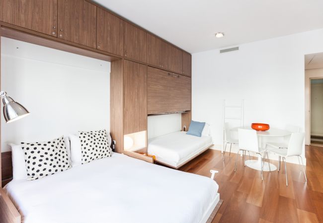 Estúdio em Lisboa - FLH S. Bento Foldable Color Studio Estúdio em Lisboa - FLH S. Bento Foldable Color Studio