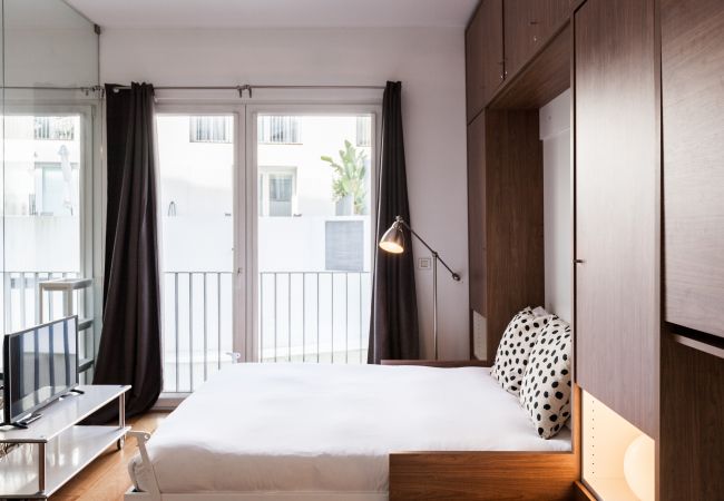 Estúdio em Lisboa - FLH S. Bento Foldable Color Studio Estúdio em Lisboa - FLH S. Bento Foldable Color Studio