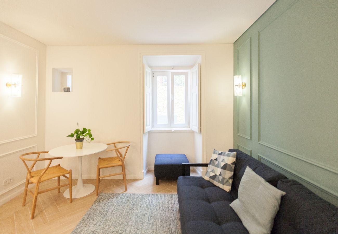 Apartamento em Lisboa - FLH Lapa Apartment with Interior Pateo