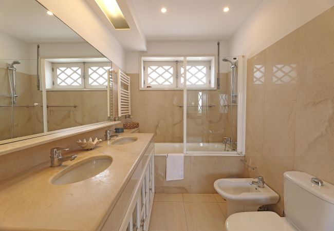 Casa em Vila Nova de Gaia - FLH Porto Golf & Beach front House with Pool Casa em Vila Nova de Gaia - FLH Porto Golf & Beach front House with Pool