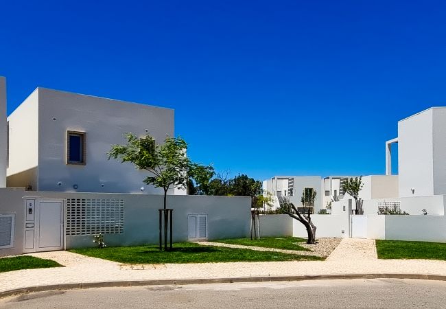 Apartamento em Quarteira - FLH Vilamoura Duplex with Terrace & Pool Apartamento em Quarteira - FLH Vilamoura Duplex with Terrace & Pool