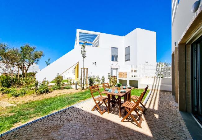 Apartamento em Quarteira - FLH Vilamoura Duplex with Terrace & Pool Apartamento em Quarteira - FLH Vilamoura Duplex with Terrace & Pool