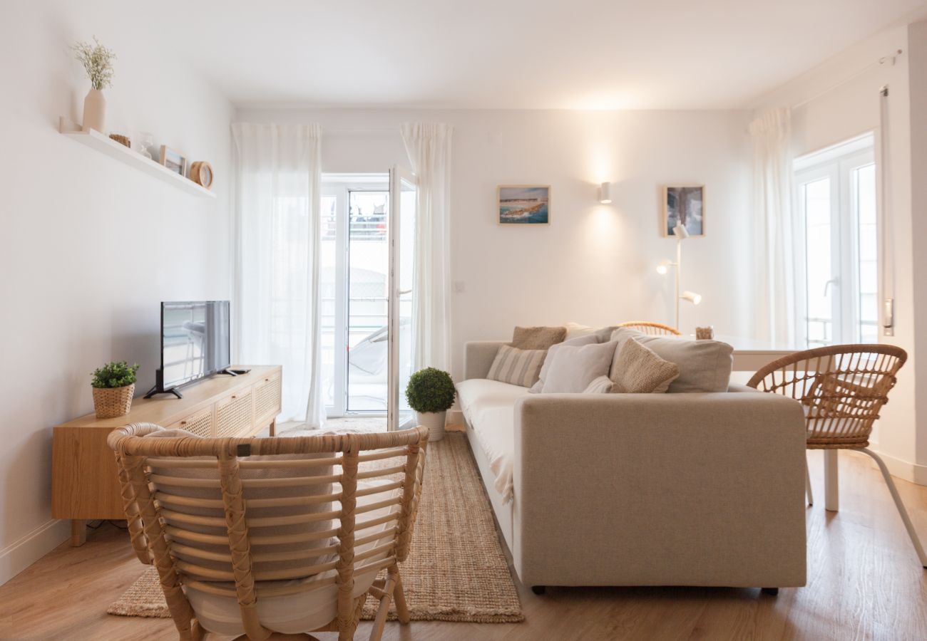 Apartamento em Almada - FLH Caparica By the Sea with Balcony