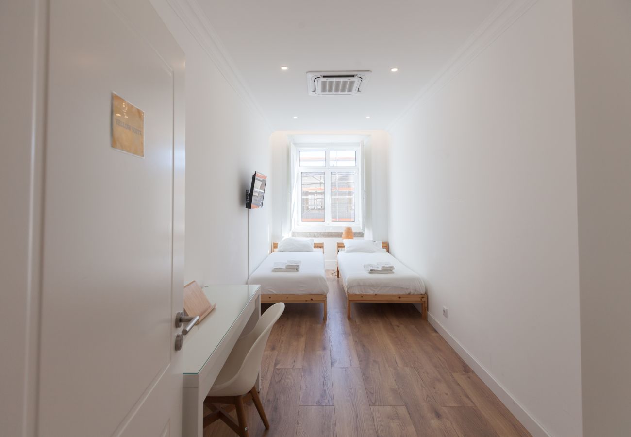 Quarto em Lisboa - FLH Alcântara Guest House - Yellow Room #2