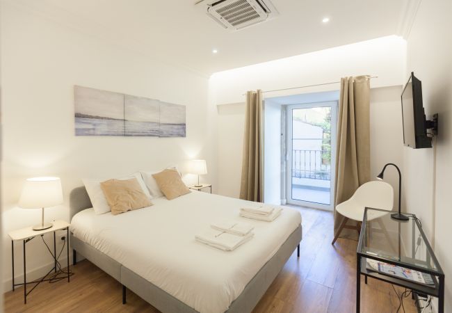 Quarto em Lisboa - FLH Alcântara Guest House - Beige Room #5 Quarto em Lisboa - FLH Alcântara Guest House - Beige Room #5