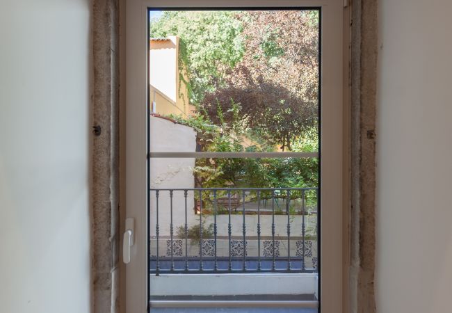 Quarto em Lisboa - FLH Alcântara Guest House - Beige Room #5 Quarto em Lisboa - FLH Alcântara Guest House - Beige Room #5