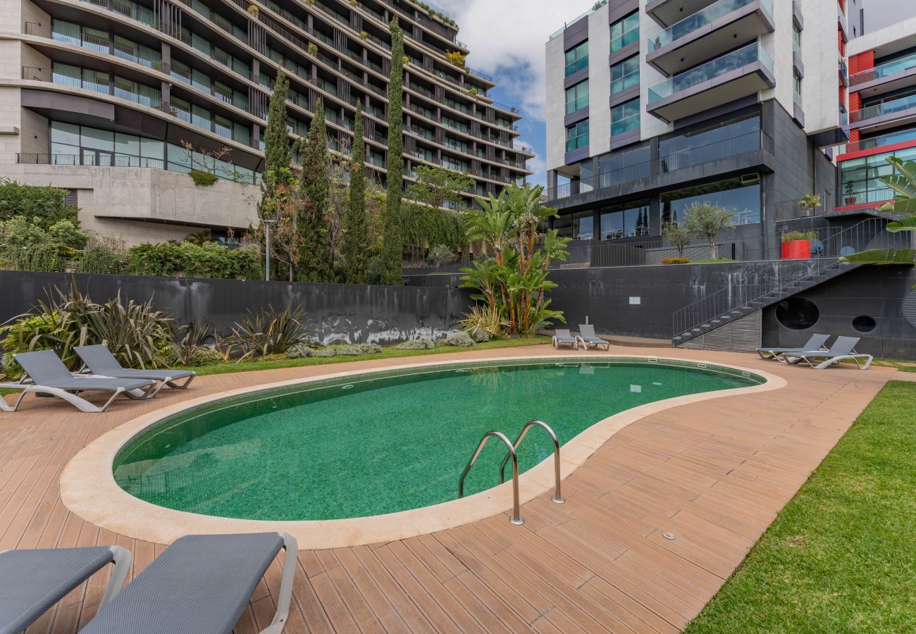 Apartamento em Funchal - FLH Funchal Elegant Apartment with Pool & Balcony