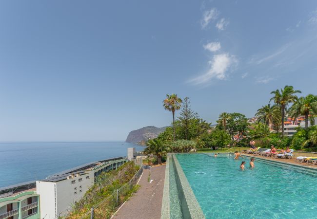 Apartamento em Funchal - FLH Funchal Island Escape with Balcony & Pool I