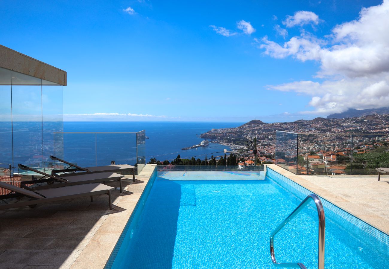 Apartamento em Funchal - FLH Funchal Bay View Escape with Pool
