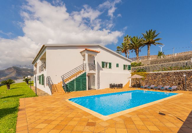House in Caniçal - Luxury Sunrise Villa with Pool