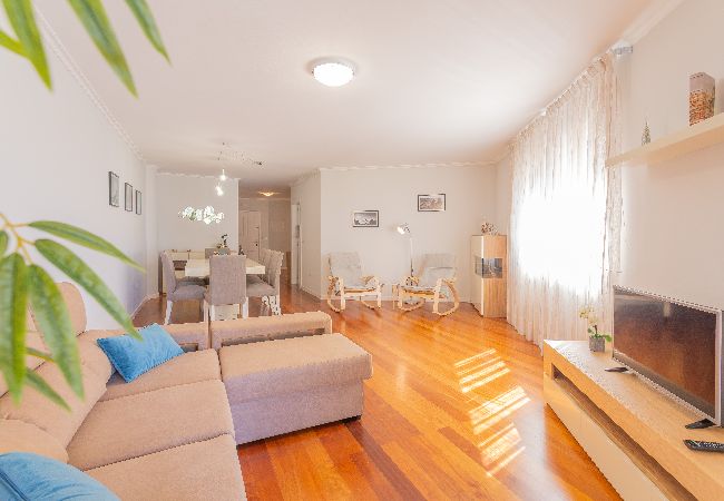Apartment in Funchal - Funchal Spacious Apartment with Balcony