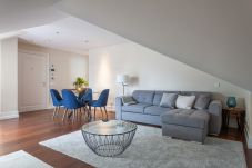 Apartment in Lisbon - Marquês Rooftop with Balcony