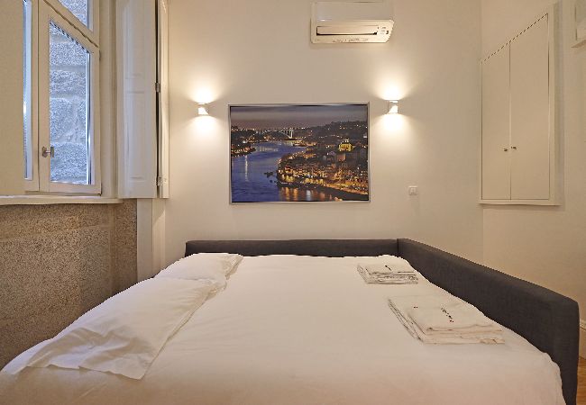 Studio in Porto - FLH Porto Traditional Studio with Terrace Studio in Porto - FLH Porto Traditional Studio with Terrace