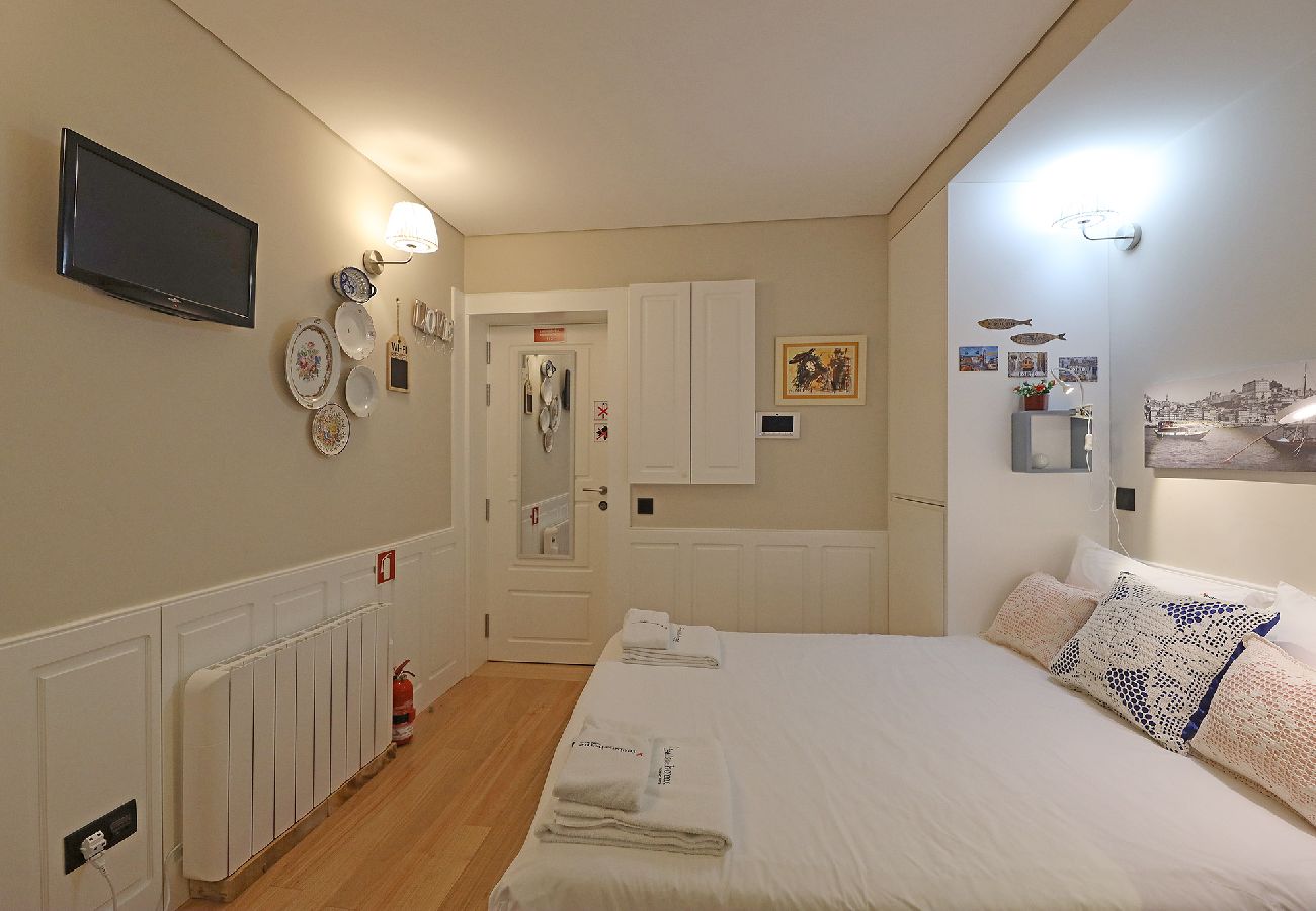 Studio in Porto - FLH Porto Ribeira Typical Studio Studio in Porto - FLH Porto Ribeira Typical Studio
