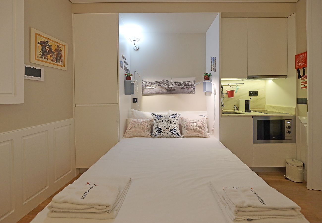 Studio in Porto - FLH Porto Ribeira Typical Studio Studio in Porto - FLH Porto Ribeira Typical Studio