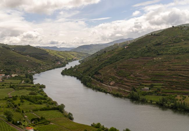 Rent by room in Vila Marim - FLH Douro Casa do Mártir - Quarto Meio Rent by room in Vila Marim - FLH Douro Casa do Mártir - Quarto Meio