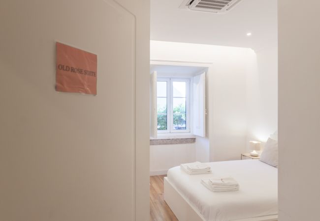 Rent by room in Lisbon - FLH Alcântara Guest House - Rose Room #4 Rent by room in Lisbon - FLH Alcântara Guest House - Rose Room #4