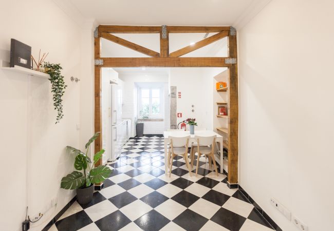 Rent by room in Lisbon - FLH Alcântara Guest House - Rose Room #4 Rent by room in Lisbon - FLH Alcântara Guest House - Rose Room #4