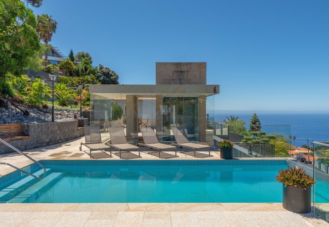 House in Funchal - FLH Funchal Bay View Escape with Pool